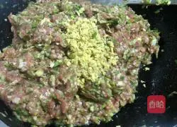 Illustration of how to make celery and meat dumplings 5