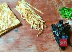 Illustration of how to make Shanghai seafood and shrimp wontons 13