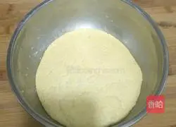 Illustration of making dough golden cake 4