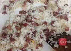 Illustration of how to make bacon and egg fried rice 4