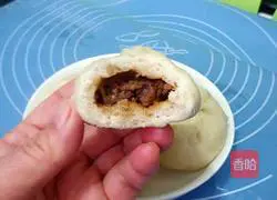Illustration of how to make Xiaolong Baozi 13