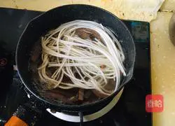 Potato powder duck blood and mutton soup recipe 3