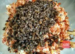 Illustration of how to make fungus meat wontons 7