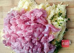 Illustration of how to make potato stuffed dumplings 3