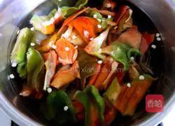 Illustration of how to make dumplings stuffed with pork and green pepper 5