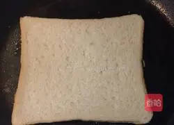 Illustration of how to make fried egg and ham sandwich 2