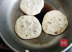 Illustration of how to make plum and pork belly cake 11