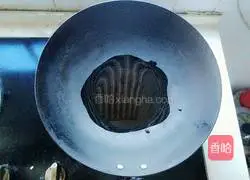 Illustration of how to make egg and ham fried rice (kuaishou rice) 3