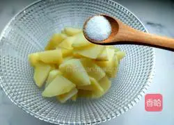 Illustration of how to make stringy potato cakes 5