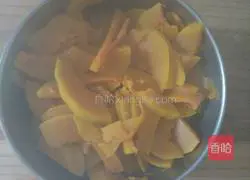 Illustration of how to make pumpkin cake 5