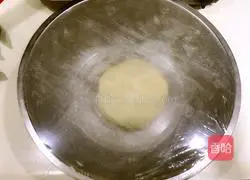 Illustration of how to make scallion oil layer cake 4