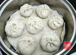 Illustration of how to make pork buns with leftover cabbage 14