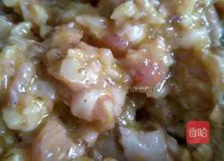 Illustration of how to make oyster mushroom and pork wontons 8