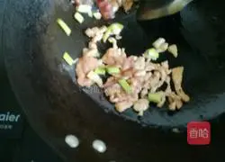 Illustration of how to make old Beijing style bacon fried pancakes 6