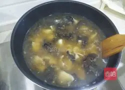 Illustration of how to make pork wontons 17