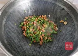 Illustration of how to make pepper, ham and egg fried rice 5