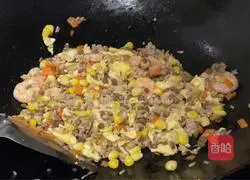 Illustration of how to make shrimp and egg fried rice 8