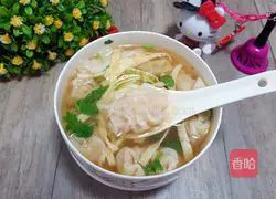 Illustration of how to make three fresh shrimp wontons 14