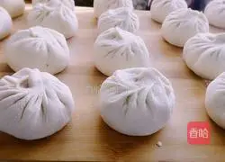 Illustration of how to make steamed buns stuffed with chives 13
