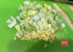 Illustration of how to make pickled cabbage and pork buns 5