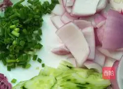 Illustration of how to make fried noodles with eggs and vegetables 1