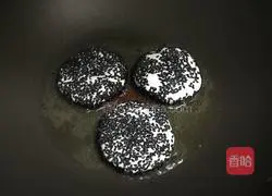 Illustration of making black sesame glutinous rice cake 7