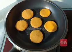 Illustration of how to make sweet potato cakes 7