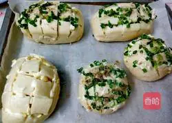 Illustration of how to make grilled steamed buns with green onion salad 6