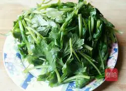 Illustration of how to make celery and egg noodles 1