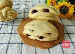 Illustration of how to make millet flour jujube cake 14