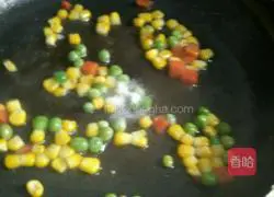 Illustration of how to make colorful fried rice 4