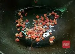 Illustration of how to make sausage and egg fried rice 5