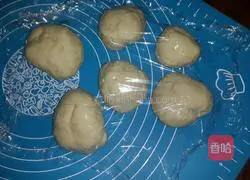 Illustration of how to make corn buns 7