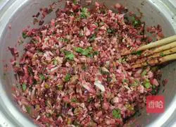 Illustration of how to make vegetarian dumplings in the first year of junior high school 6