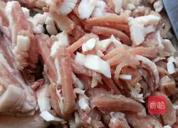 Illustration of how to make pork, cabbage and shrimp dumplings 2