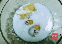 Illustration of how to make banana egg waffles 3