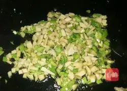 Illustration of how to make egg fried rice 3