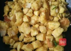 Illustration of how to make golden steamed buns 7