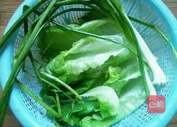 Illustration of how to make green onion noodles 1