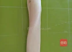 Illustration of how to make conch-shaped buns with meat buns 3