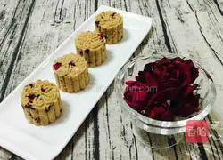 Illustration of how to make lotus seed mud rose cake 14
