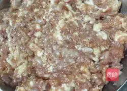 Illustration of how to make pan-fried potato and pork pie 4