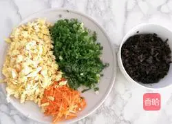 Illustration of how to make vegetarian dumplings with cucumber filling 9