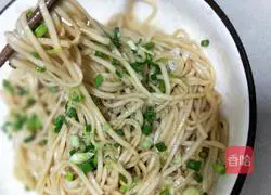 Illustration of how to make lard noodles 7