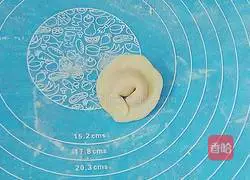 Illustration of how to make celery and shrimp dumplings 17