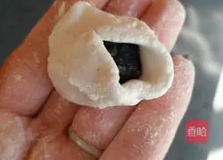 Homemade Illustration of how to make sesame glutinous rice balls 5