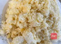 Illustration of how to make fried rice with beans and eggs 10