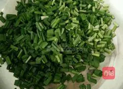 Illustration of how to make cold leek and egg noodles 1