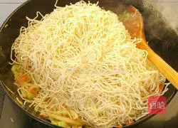 Illustration of how to make fried noodles 11