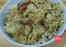 Illustration of how to make sausage and egg fried rice 6 
